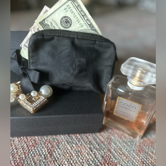 CHANEL Cash, card & key Zip nylon pouch💎Authentic - Picture 7 of 11